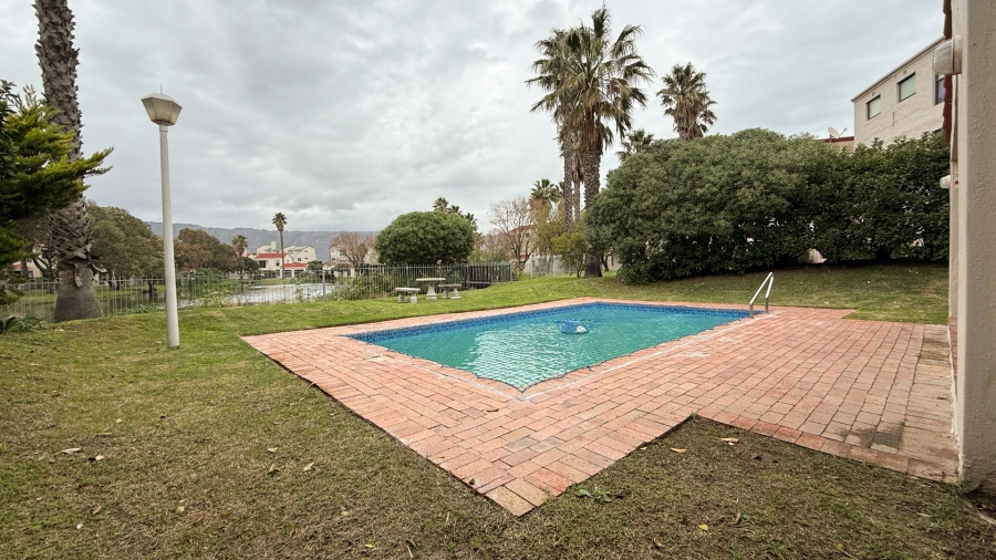 2 Bedroom Property for Sale in Greenways Golf Estate Western Cape